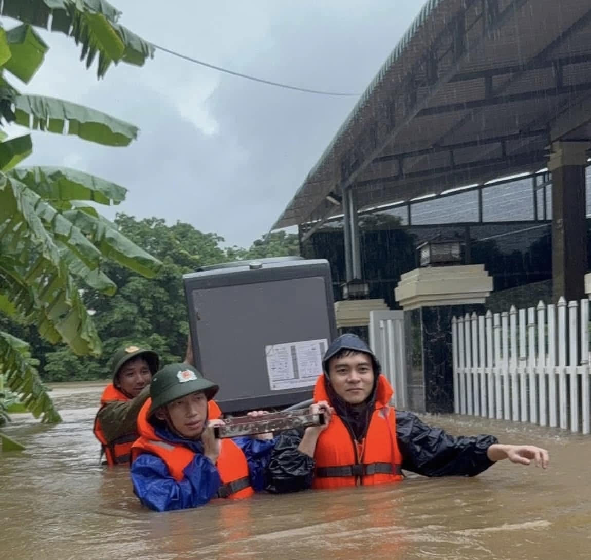 Mưa lớn giữa hè gây ngập lụt, sạt lở tại TP Huế và Quảng Trị