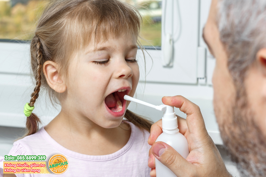 3 tiêu chí chọn xịt họng chuẩn giúp con vượt qua bệnh hô hấp lúc giao mùa