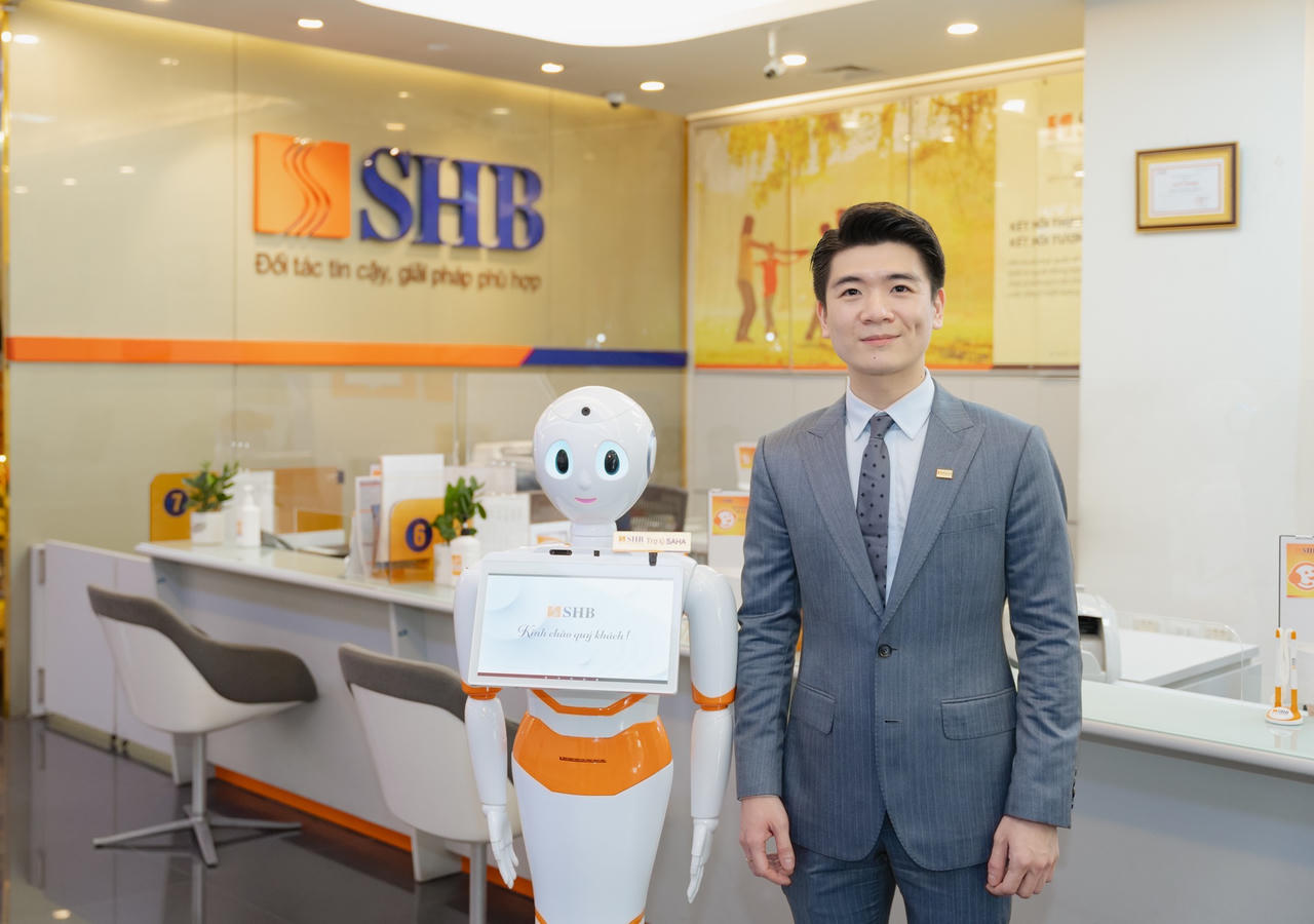 Nâng cao trải nghiệm khách hàng, SHB đưa Robot thông minh vào phục vụ giao dịch