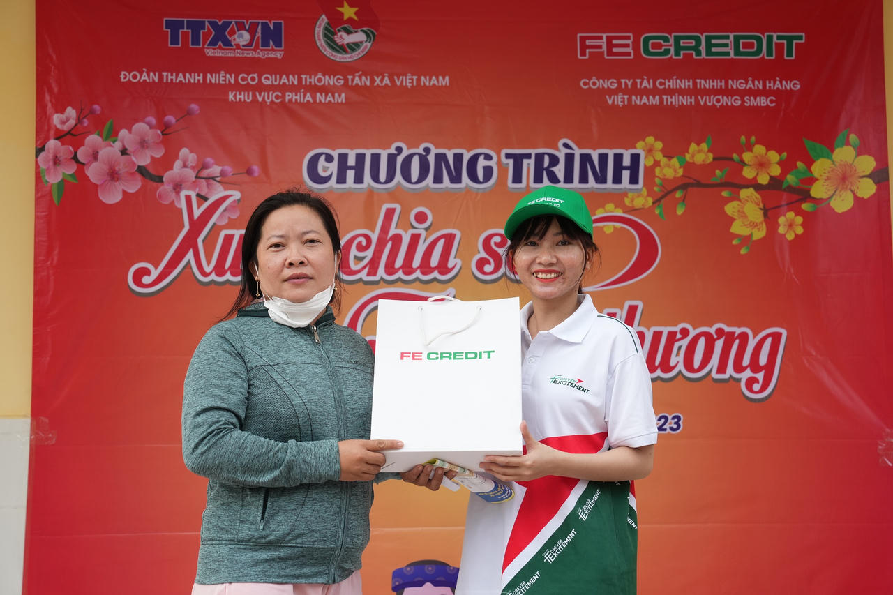 FE CREDIT mang “Xuân chia sẻ - Tết yêu thương” đến bà con nghèo huyện Cần Giờ