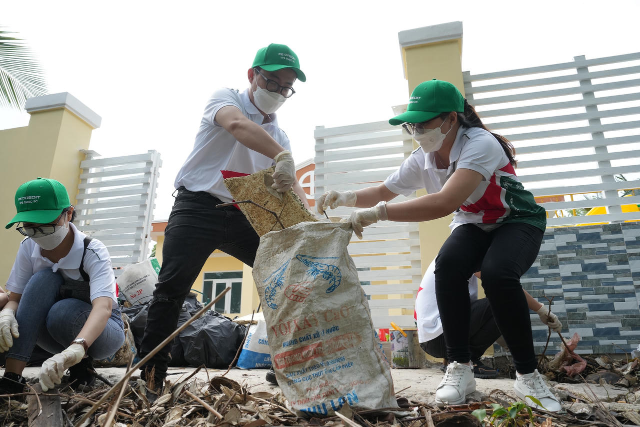FE CREDIT mang “Xuân chia sẻ - Tết yêu thương” đến bà con nghèo huyện Cần Giờ