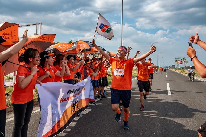 Giải chạy 'FPT 35 năm - Dấu chân hạnh phúc' thu hút 135.000 lượt tham gia