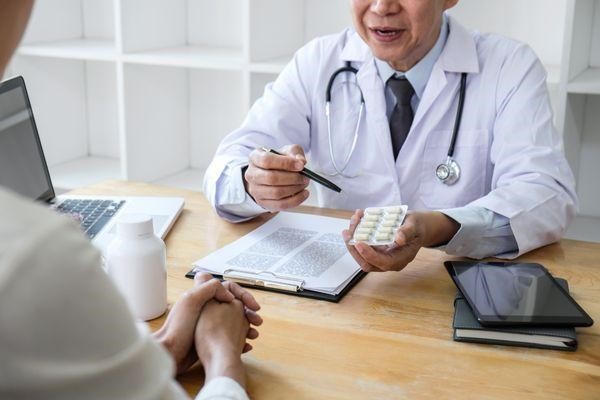 Viêm loét miệng gây đau rát, khó chịu - Hãy dùng gel bôi Gumimouth