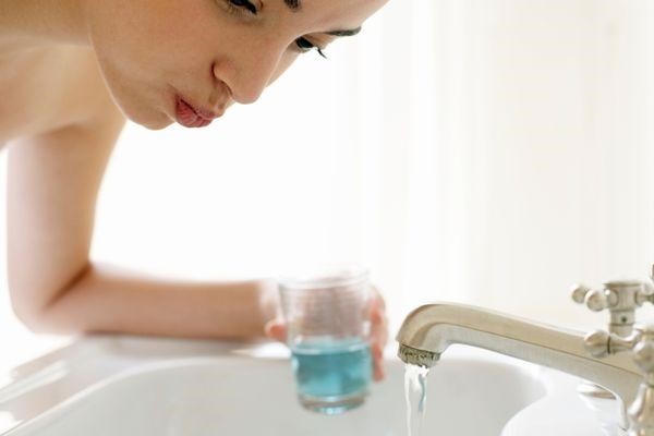 Viêm loét miệng gây đau rát, khó chịu - Hãy dùng gel bôi Gumimouth