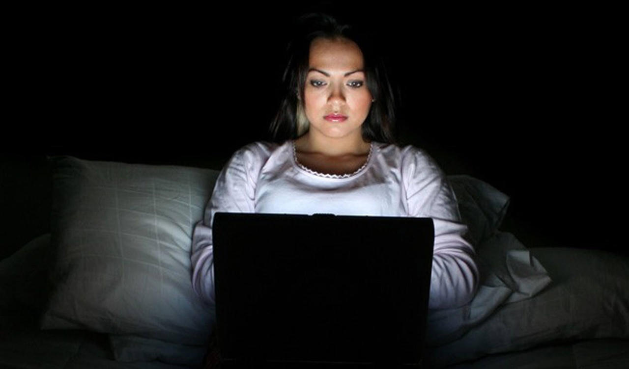 Bộ đôi giải quyết mụn lưng-mụn ngực hiệu quả: Gel ngừa mụn toàn thân & Viên uống Esunvy