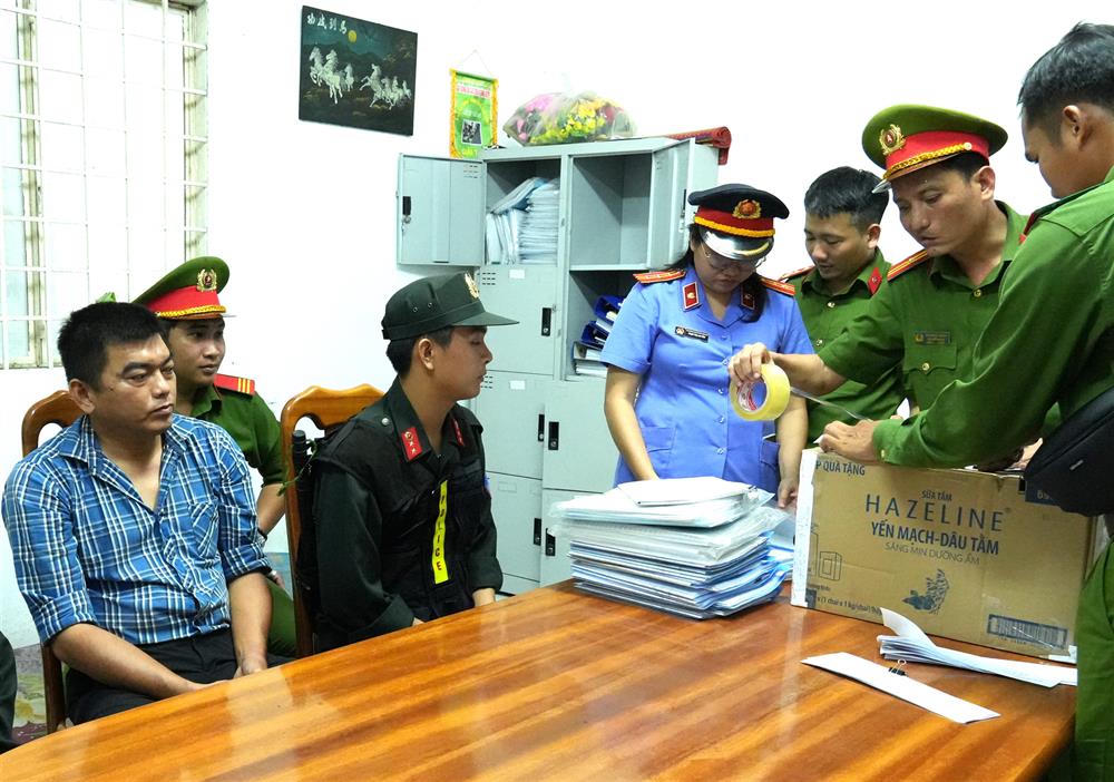 Bắt tạm giam Giám đốc Công ty Cổ phần đăng kiểm Hậu Giang 95-01D