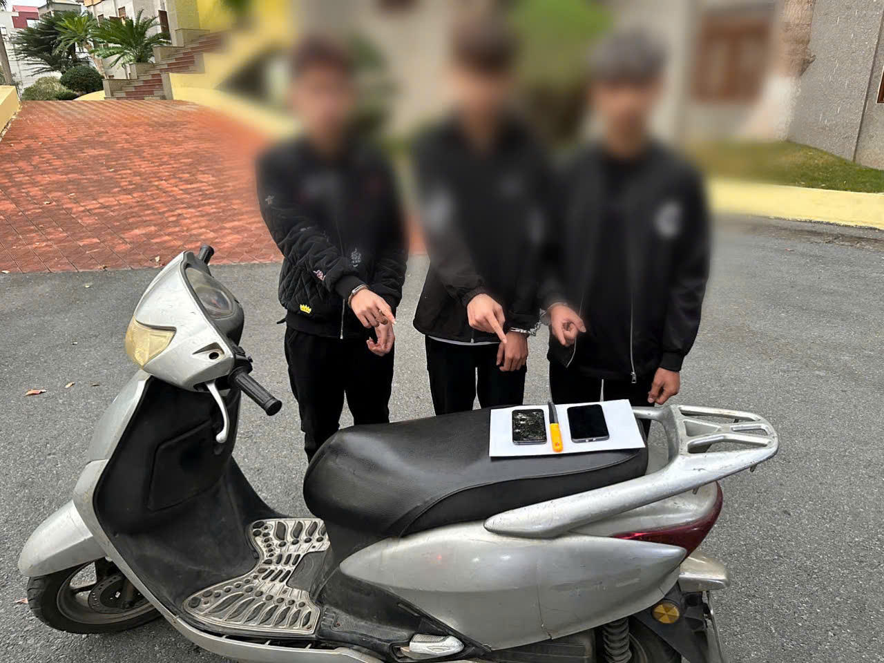 Bắt giữ nhóm cướp "nhí" dùng dao đe dọa người đi đường 