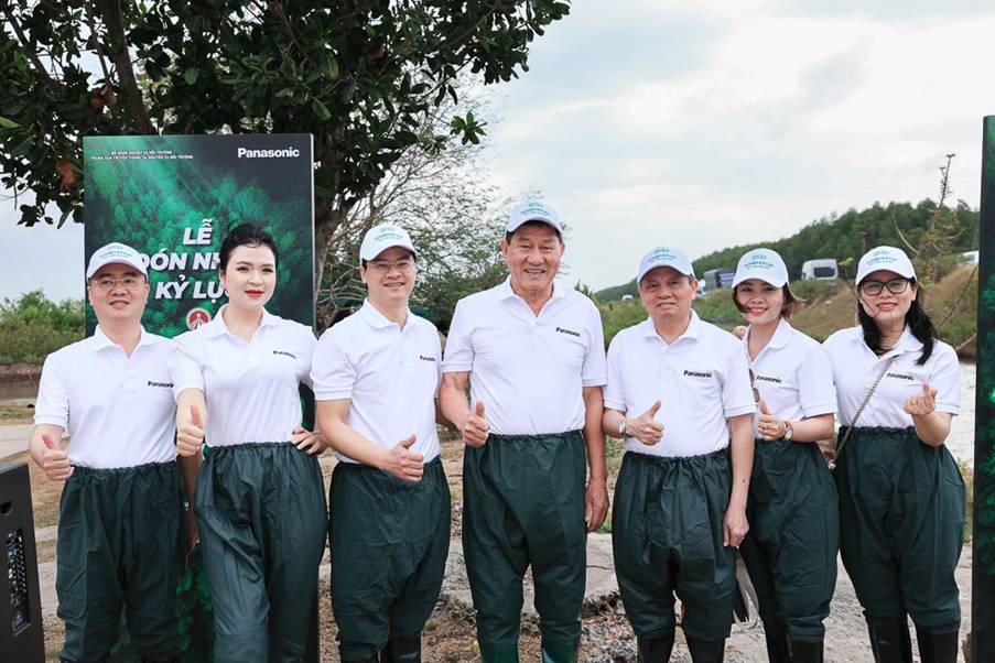 Panasonic Việt Nam xác lập kỷ lục trồng 1 triệu cây xanh trong thời gian ngắn nhất