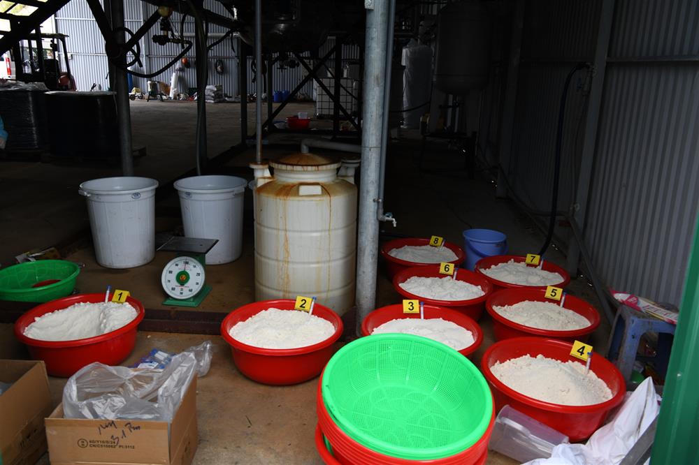 Nửa đêm cảnh sát đột kích xưởng sản xuất ma túy tổng hợp lớn nhất tại Việt Nam, thu giữ 1,4 tấn ketamin