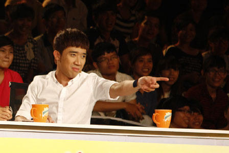 Hậu chia tay, Trấn Thành nhí nhảnh ngồi “ghế nóng“