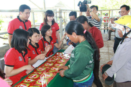 Maritime Bank tặng 370 con bò cho đồng bào khó khăn