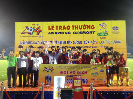 Number 1 tài trợ chính giải bóng đá quốc tế tại Bình Dương