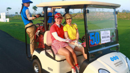 Ngày thi đấu thứ 2 giải FLC Golf Championship 2015: Sôi động cuộc đua