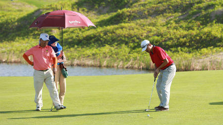 Ngày thi đấu thứ 2 giải FLC Golf Championship 2015: Sôi động cuộc đua