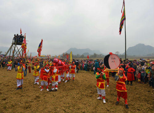 Cận cảnh “của quý” trong lễ hội ở Lạng Sơn