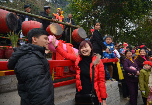 Cận cảnh “của quý” trong lễ hội ở Lạng Sơn