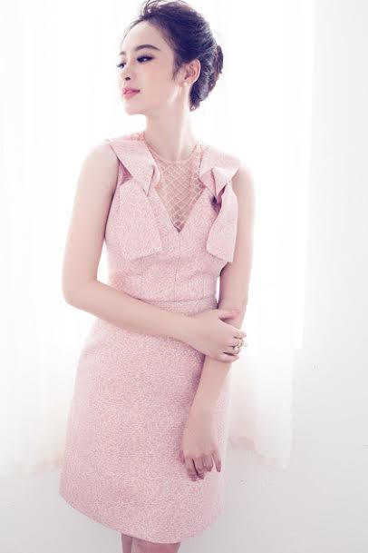 Angela Phương Trinh ngọt ngào đầy nữ tính trong thiết kế mới