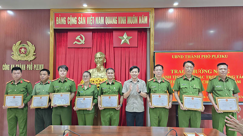 Khởi tố, bắt tạm giam 33 đối tượng trong vụ đánh bạc quy mô lớn ở Gia Lai