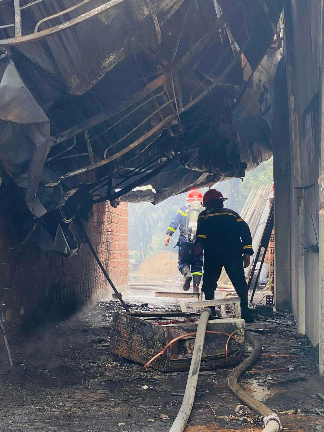 Cháy một cơ sở kinh doanh hát cho nhau nghe ở Kon Tum