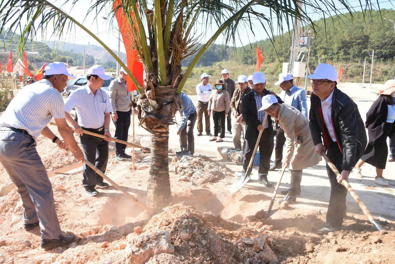 Chung tay hỗ trợ người Xơ Đăng bảo tồn văn hóa, phát triển du lịch ở Kon Tum