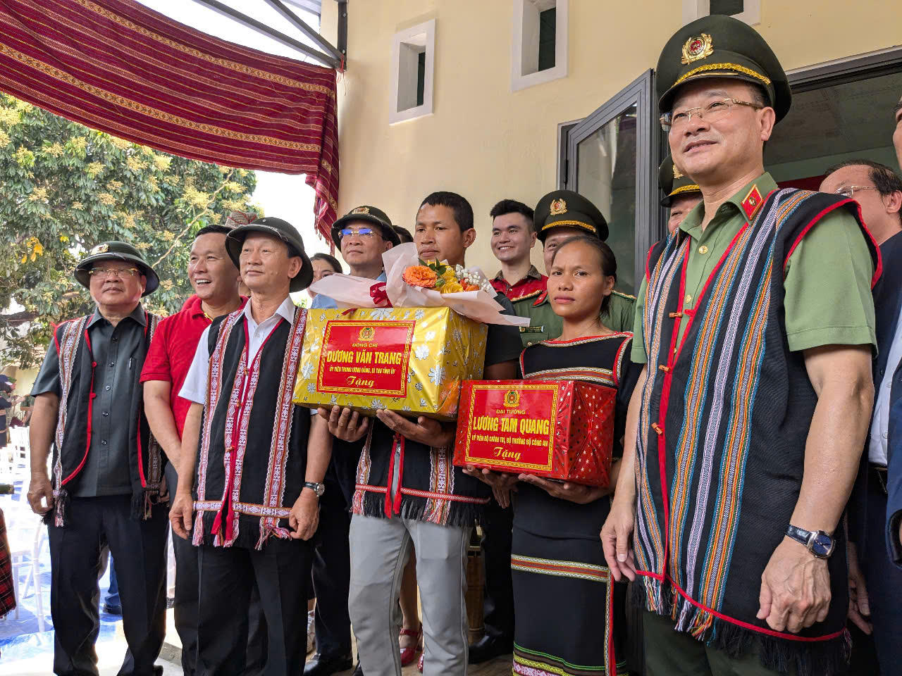 Bộ Công an hỗ trợ xóa nhà tạm, nhà dột nát cho đồng bào Tây Nguyên