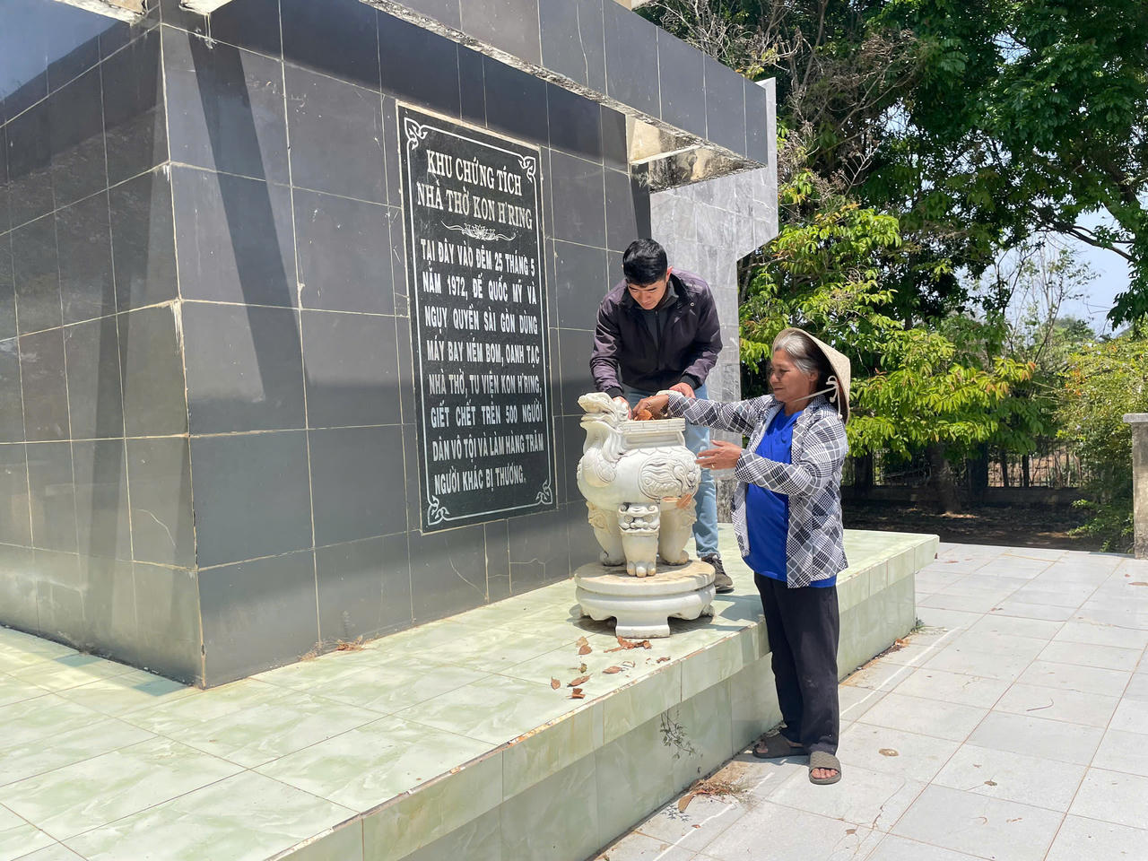 Xây dựng cuộc sống trên đống hoang tàn Kon Hring