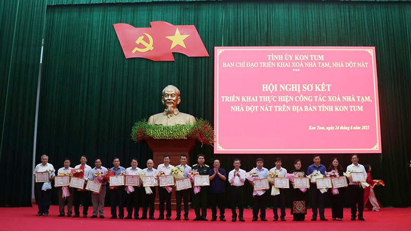 Kon Tum 'về đích' xóa nhà tạm