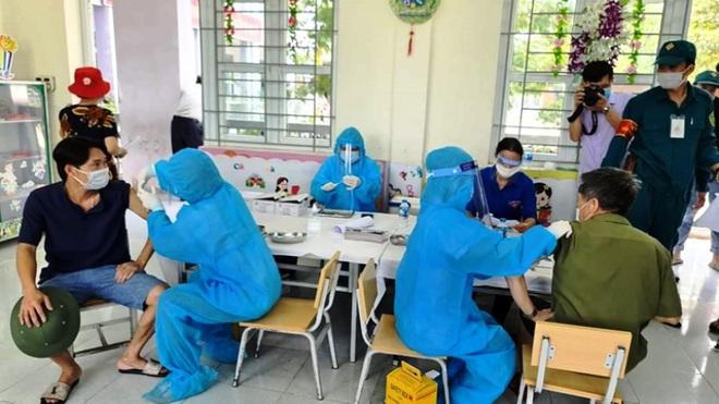 Hơn 600 cán bộ y tế hỗ trợ tỉnh Hà Nam phòng chống dịch COVID-19 trở về đơn vị