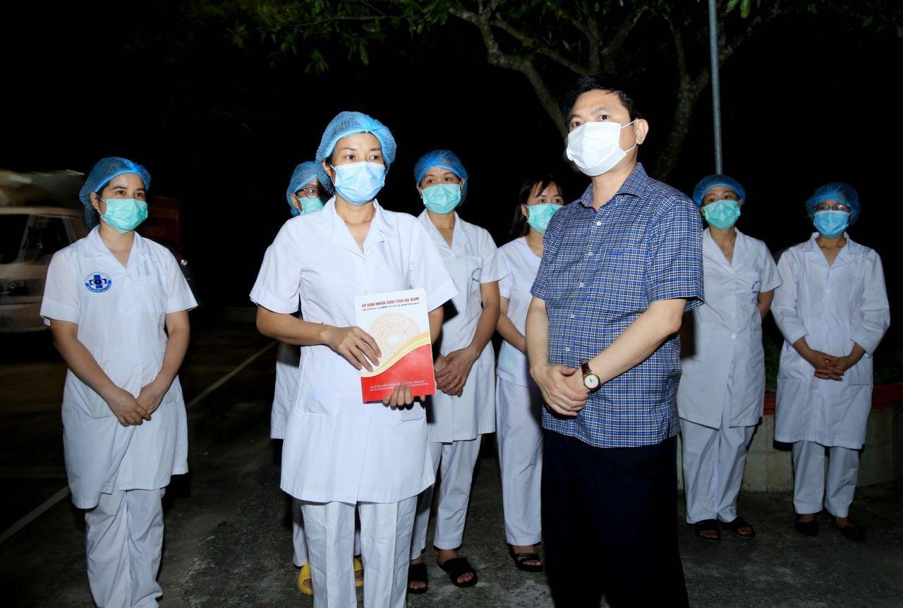 Hơn 600 cán bộ y tế hỗ trợ tỉnh Hà Nam phòng chống dịch COVID-19 trở về đơn vị