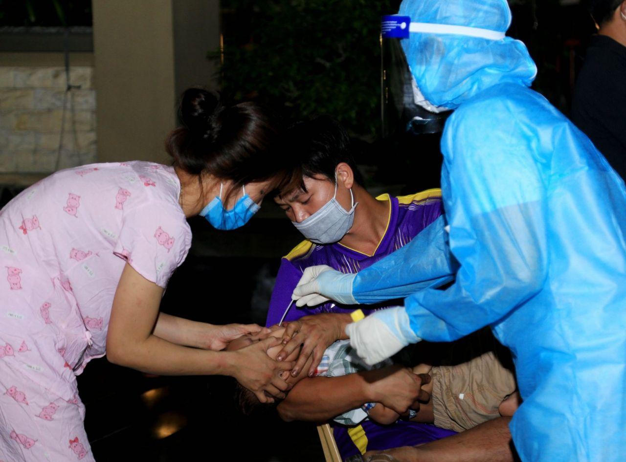 Hơn 600 cán bộ y tế hỗ trợ tỉnh Hà Nam phòng chống dịch COVID-19 trở về đơn vị