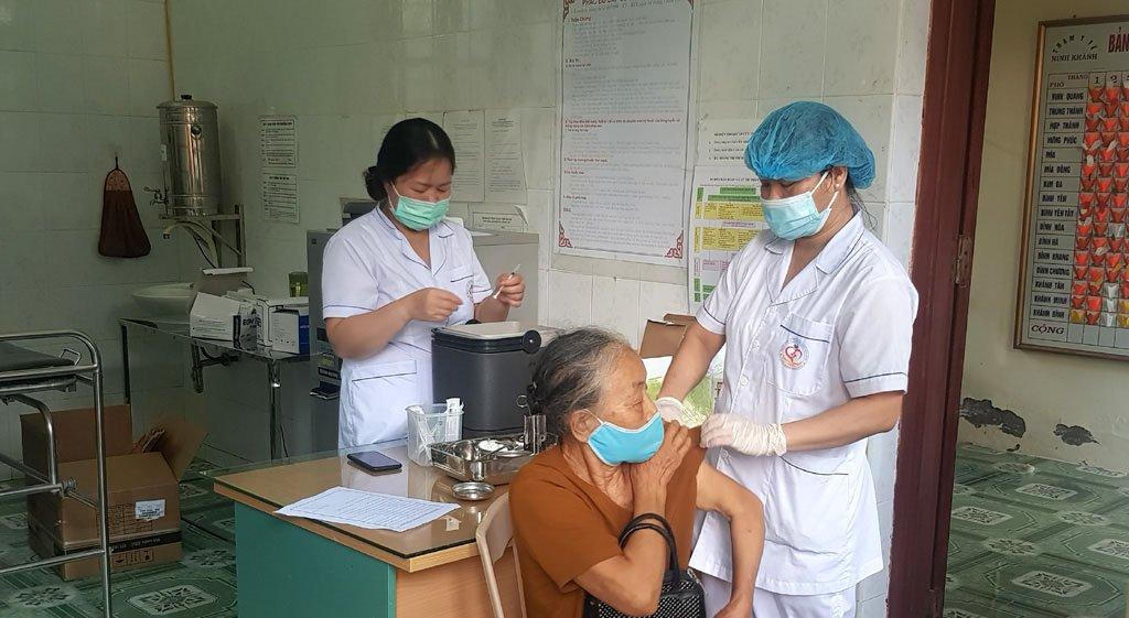 Doanh nghiệp Xuân Trường tặng 800.000 liều vaccine cho người dân tỉnh Ninh Bình, Hà Nam