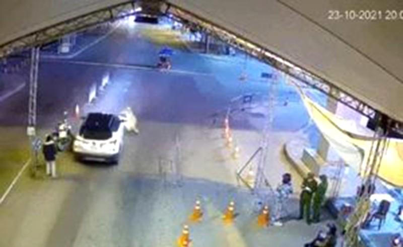 Ninh Bình: Bắt đối tượng tông ngã Cảnh sát để thông chốt kiểm dịch