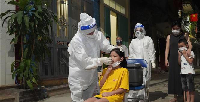 Hà Nam cán mốc 1.000 ca nhiễm COVID-19, nhiều nơi chuyển từ "xanh" thành "vàng"