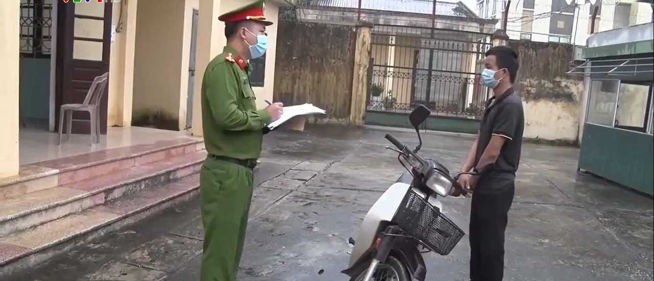 Đi mua xe máy, đòi chạy thử rồi "phi" thẳng về quê bán