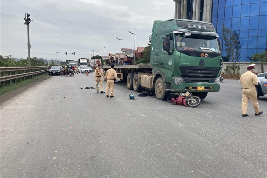 Ninh Bình: Va chạm với xe đầu kéo trên quốc lộ, một người tử vong