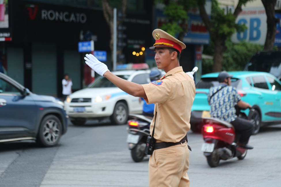 Cảnh sát giao thông Hà Nội triển khai cao điểm tấn công trấn áp tội phạm