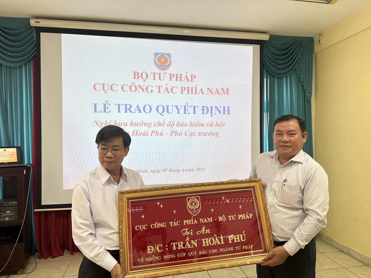 Bộ Tư pháp trao Quyết định nghỉ hưu cho nguyên lãnh đạo Cục Công tác phía Nam