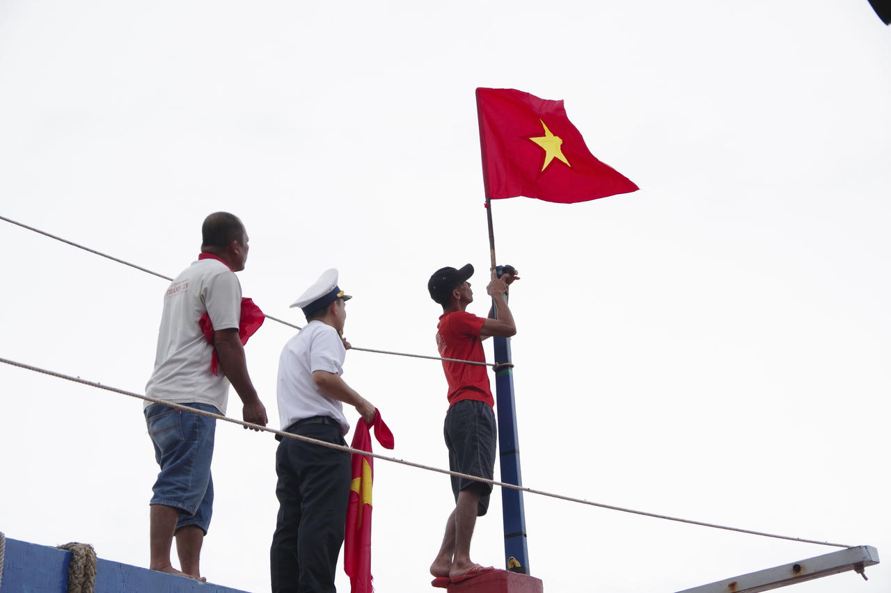 15 em nhỏ được Vùng 2 Hải quân nhận đỡ đầu