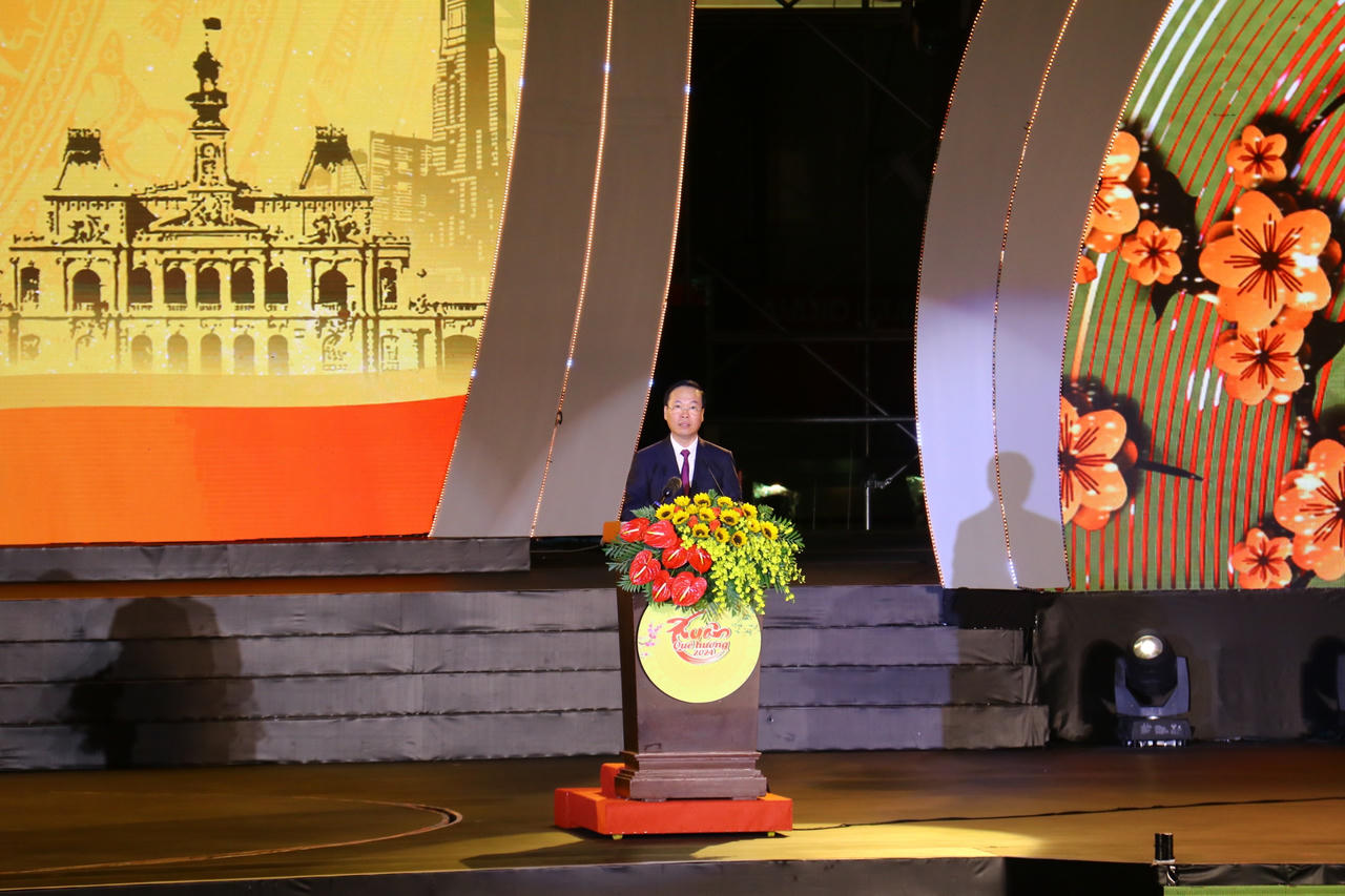 Chủ tịch nước Võ Văn Thưởng chúc Tết kiều bào và tham gia chương trình giao lưu nghệ thuật Xuân Quê hương 2024