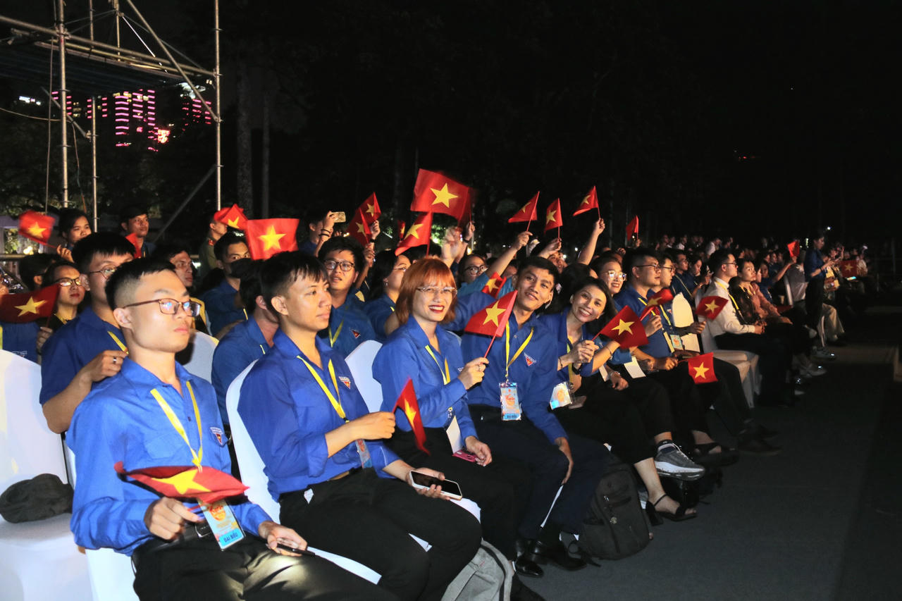 Chủ tịch nước Võ Văn Thưởng chúc Tết kiều bào và tham gia chương trình giao lưu nghệ thuật Xuân Quê hương 2024