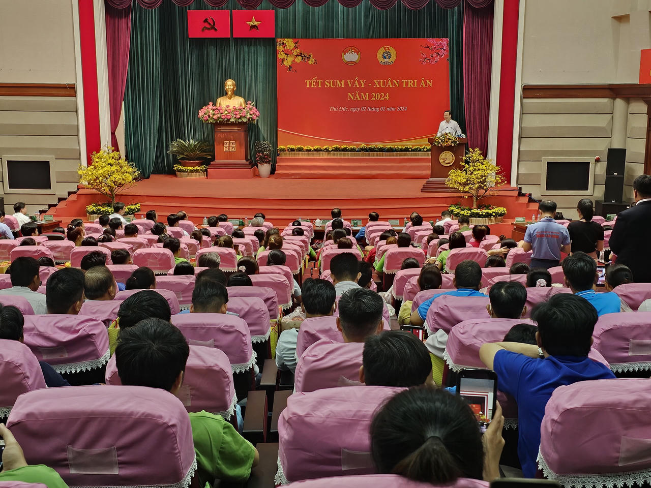 Chủ tịch nước Võ Văn Thưởng dự chương trình “Tết sum vầy - Xuân tri ân”, phát quà cho người lao động 