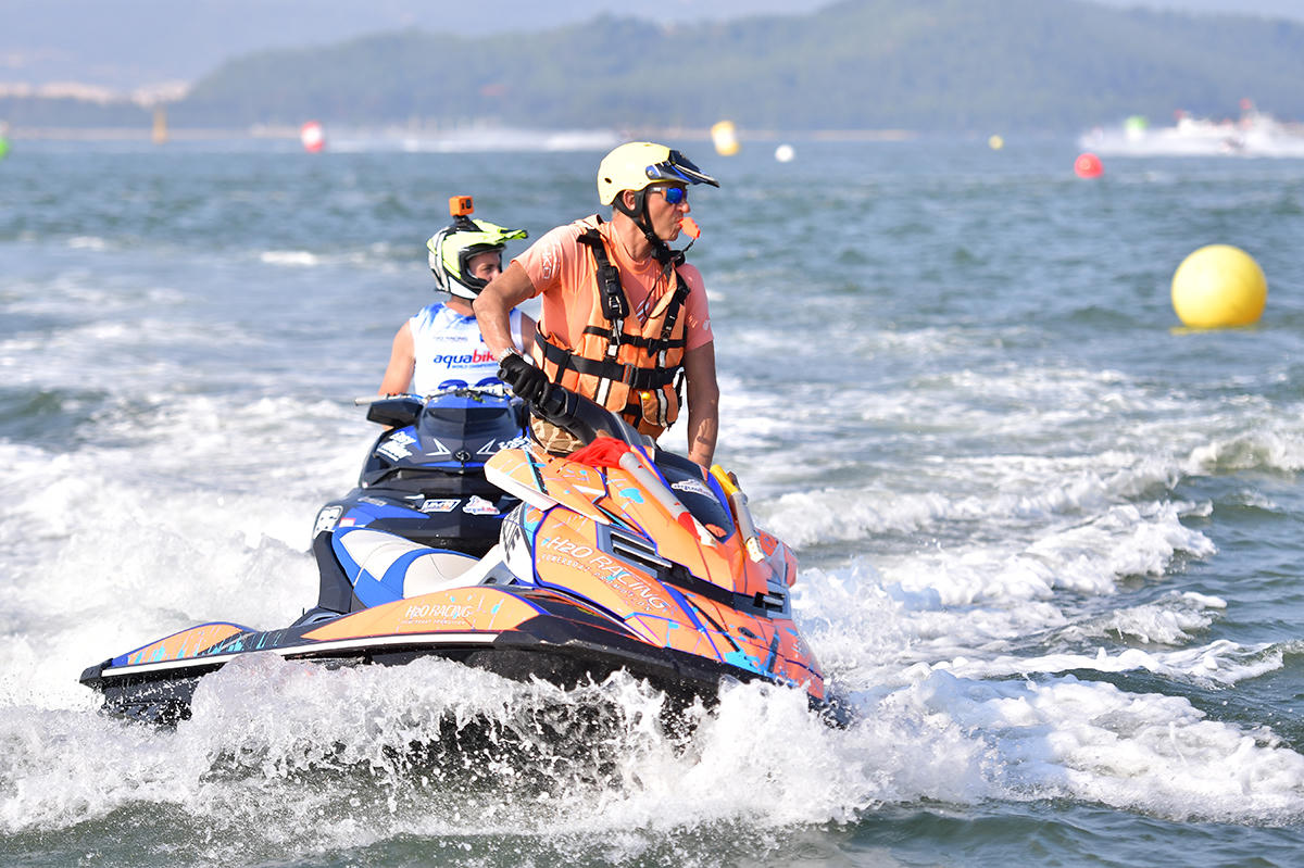 Hào hứng, kịch tính ở Giải Vô địch Thế giới mô tô nước tại Bình Định