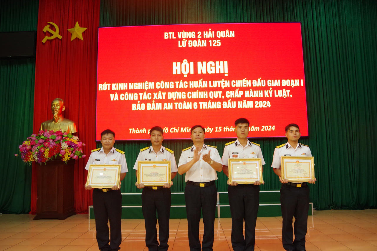 Lữ đoàn 125, Vùng 2 Hải quân đạt nhiều kết quả nổi bật trong huấn luyện, quản lý kỷ luật