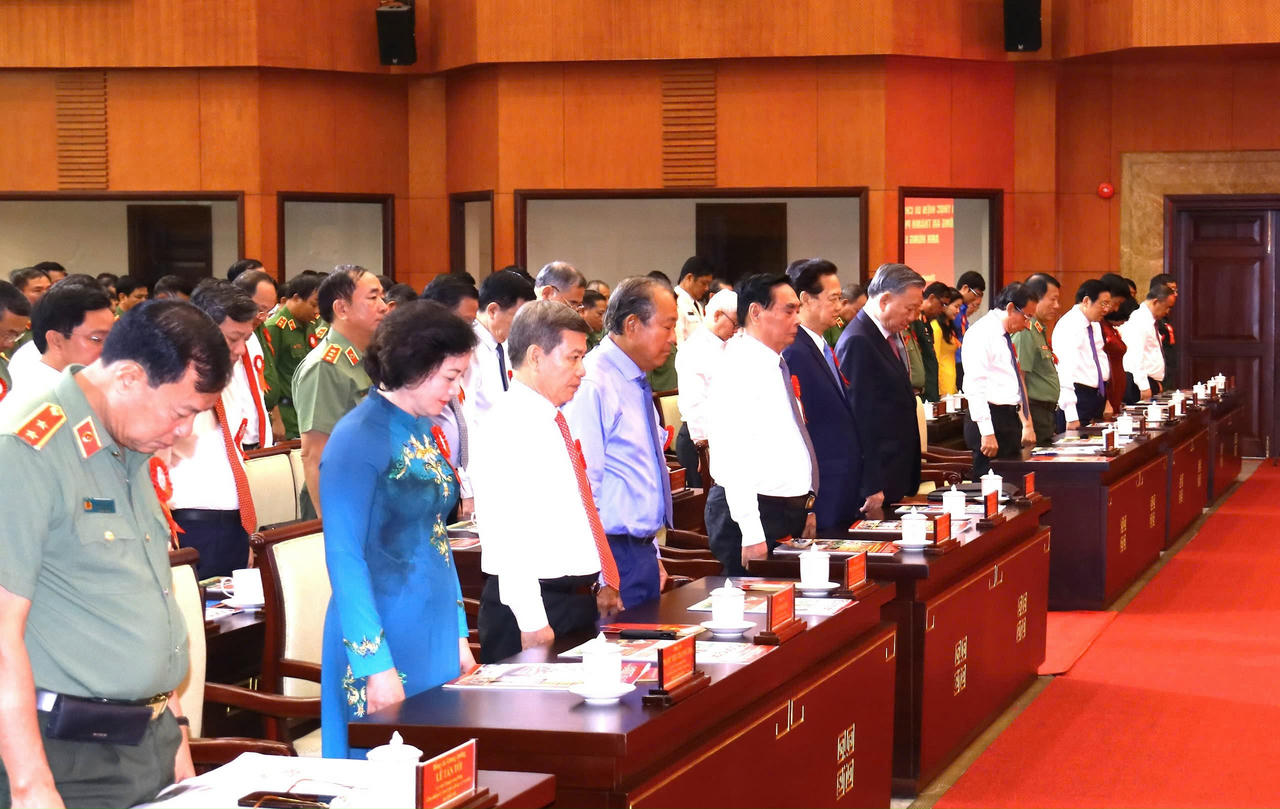 Tổng Bí thư, Chủ tịch nước Tô Lâm trao tặng danh hiệu Anh hùng Lực lượng vũ trang nhân dân cho Công an TP HCM