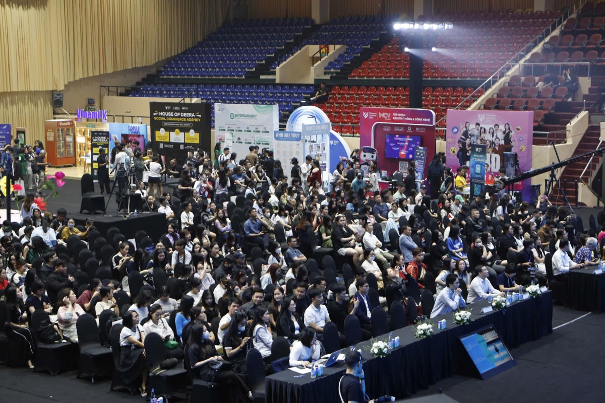 Hàng ngàn người tham dự Ngày hội các Nhà sáng tạo nội dung số Việt Nam 2024