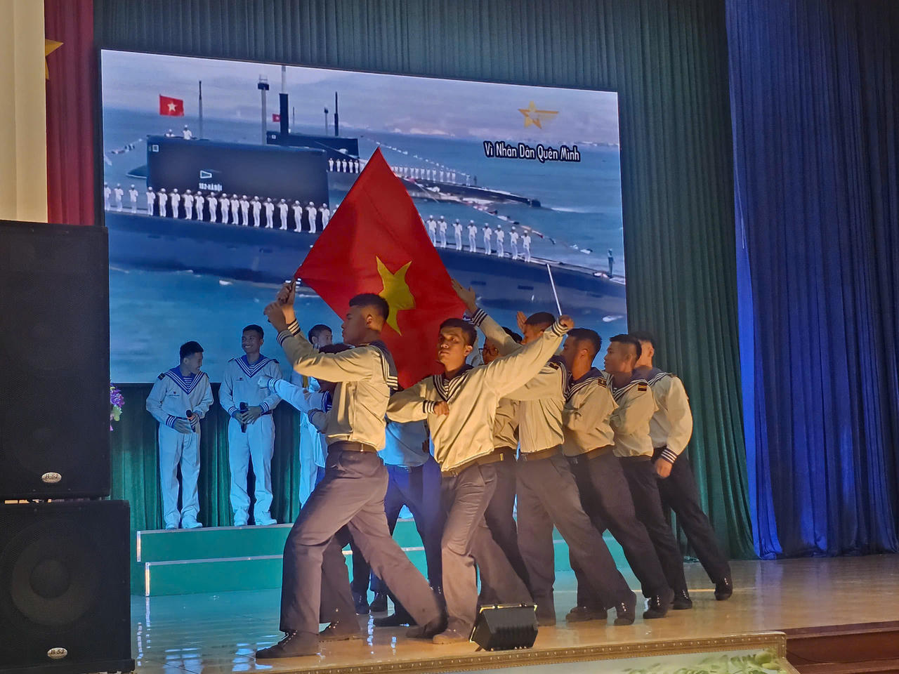 Liên hoan văn nghệ 'Vang mãi bản hùng ca nơi đầu sóng'