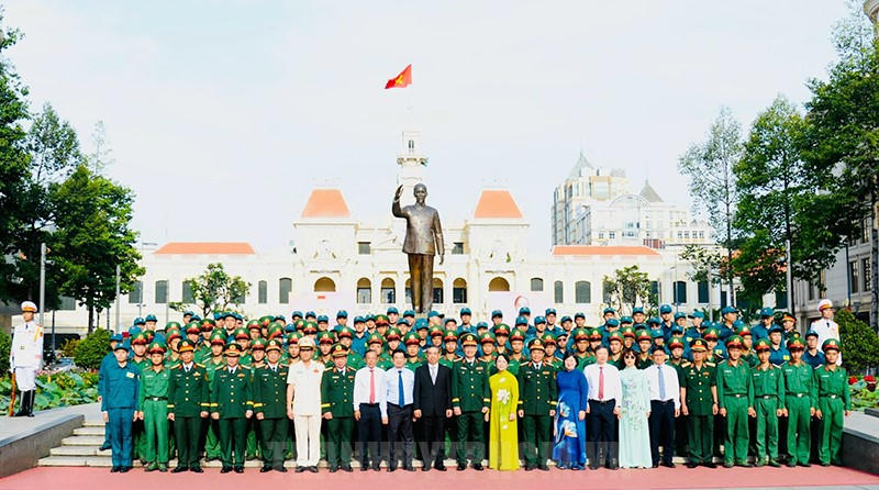 Lực lượng vũ trang TP HCM đón nhận danh hiệu Anh hùng
