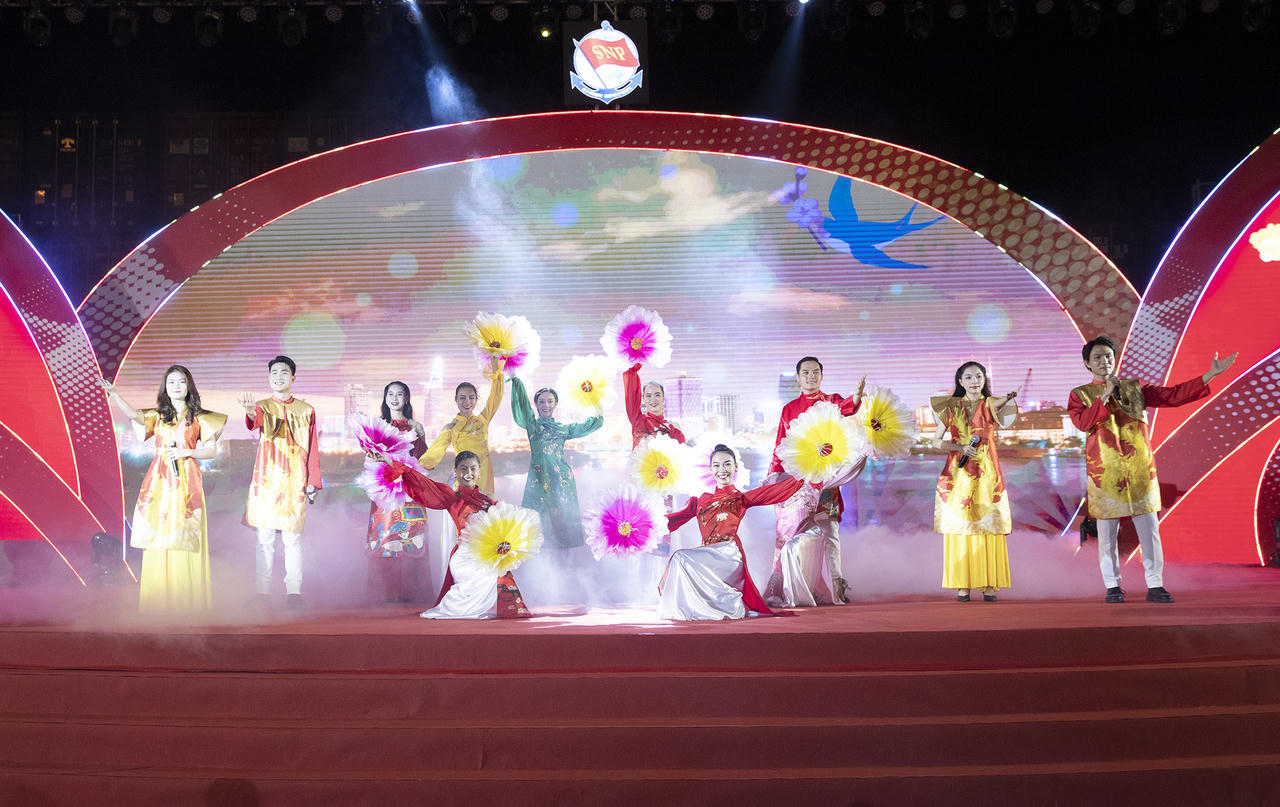 Tổng Công ty Tân Cảng Sài Gòn phát lệnh làm hàng đầu xuân Ất Tỵ 2025