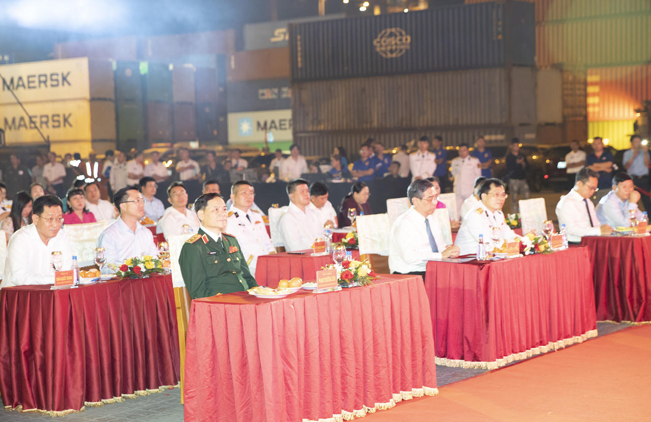 Tổng Công ty Tân Cảng Sài Gòn phát lệnh làm hàng đầu xuân Ất Tỵ 2025