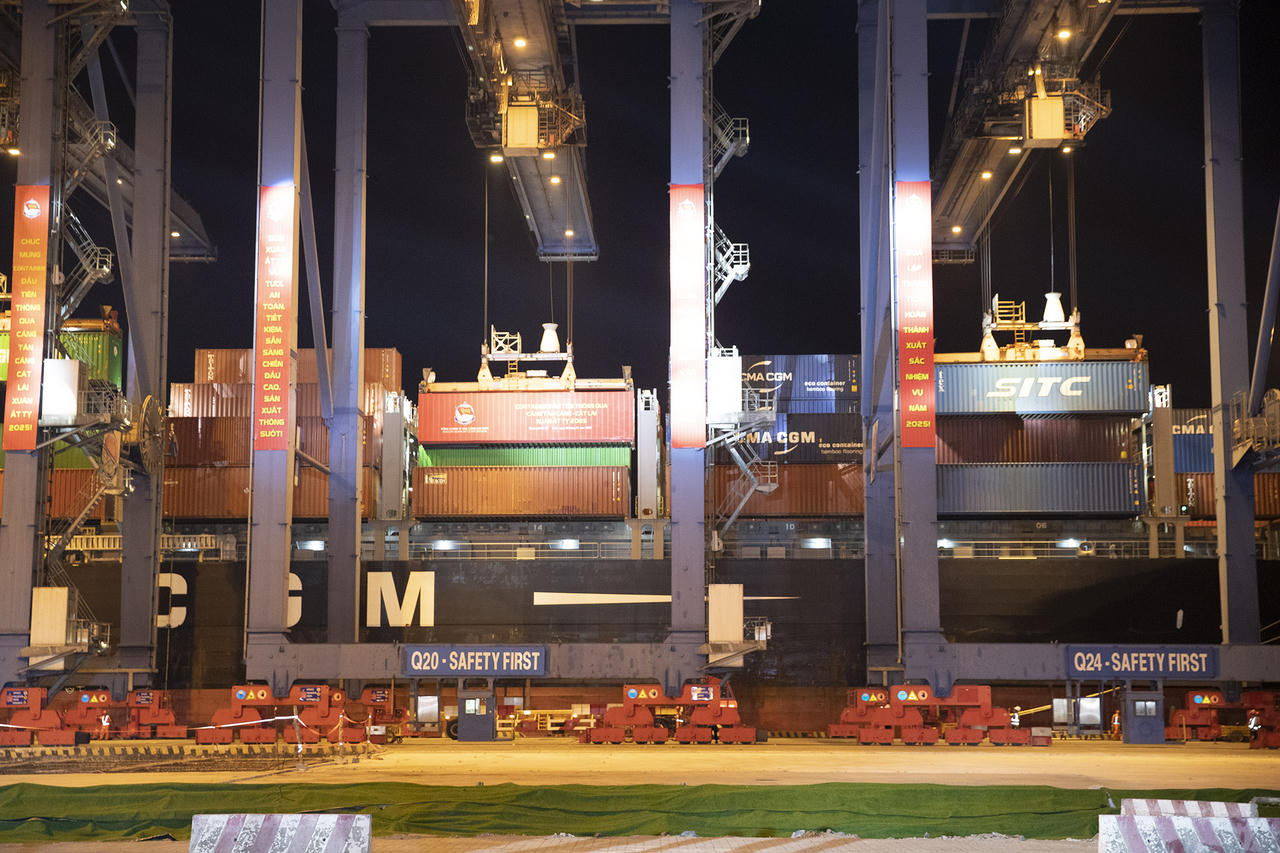 Tổng Công ty Tân Cảng Sài Gòn phát lệnh làm hàng đầu xuân Ất Tỵ 2025